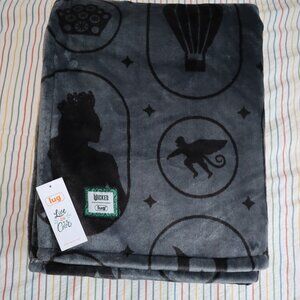 LUG X WICKED CUDDLE THROW